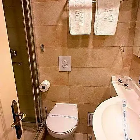 Отель Agora 3*